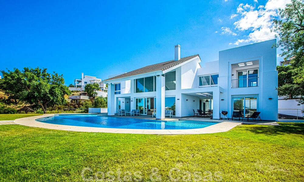 Detached villa for sale designed with modern architecture on a high position with panoramic mountain and sea views, in an exclusive urbanisation in East Marbella 48039