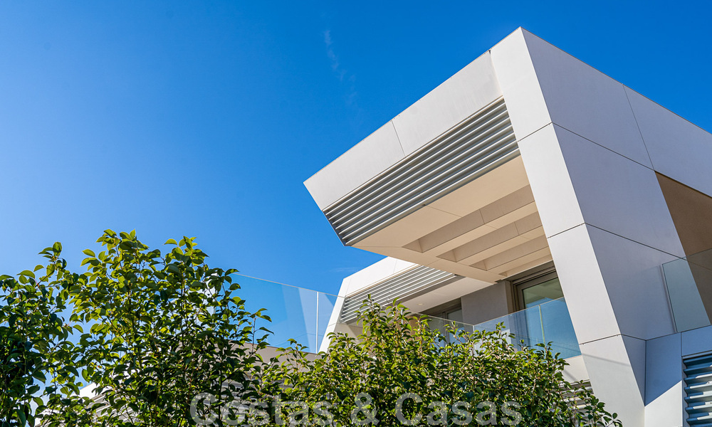 Superb show home for sale in a new development comprising semi-detached villas with sea views in a luxury resort Mijas, Costa del Sol 48595