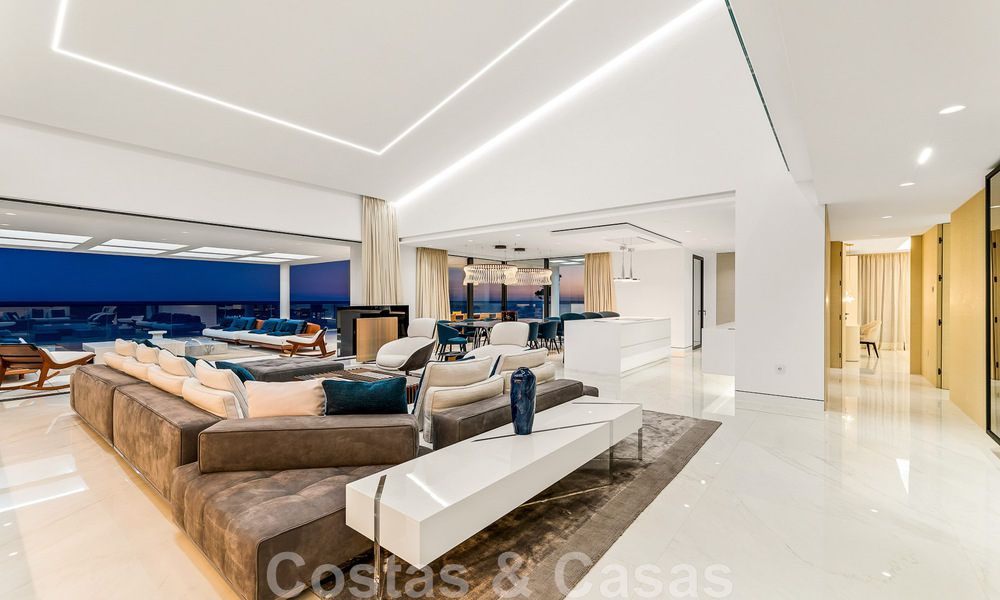 Move-in ready, modern, ultra-luxurious penthouse for sale, frontline beach, with open sea views, between Marbella and Estepona 48232