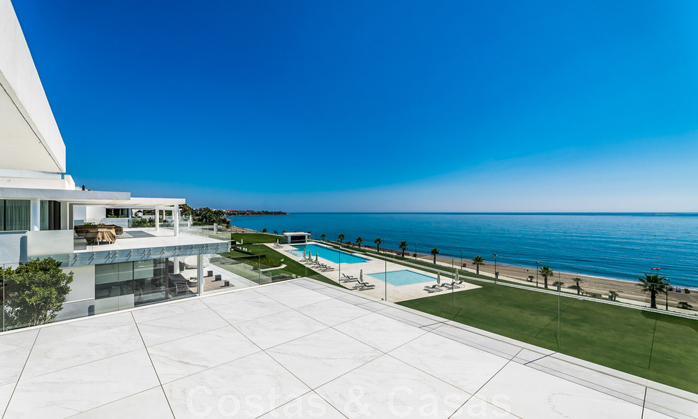 Move-in ready, modern, ultra-luxurious penthouse for sale, frontline beach, with open sea views, between Marbella and Estepona 48264