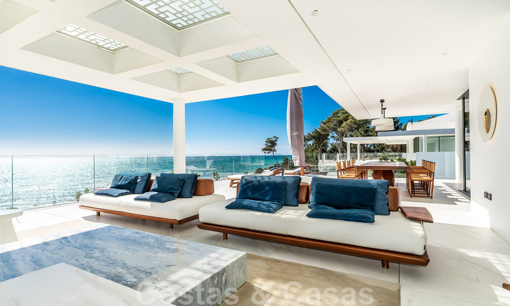 Move-in ready, modern, ultra-luxurious penthouse for sale, frontline beach, with open sea views, between Marbella and Estepona 48278