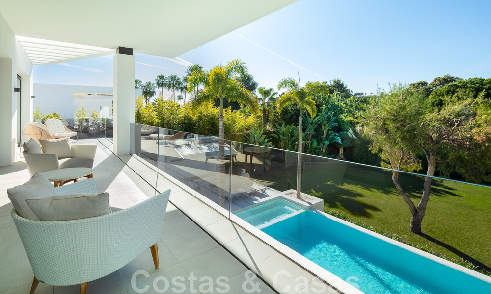 Highly refurbished modern-style villa for sale in the heart of the golf valley of Nueva Andalucia, Marbella 49076