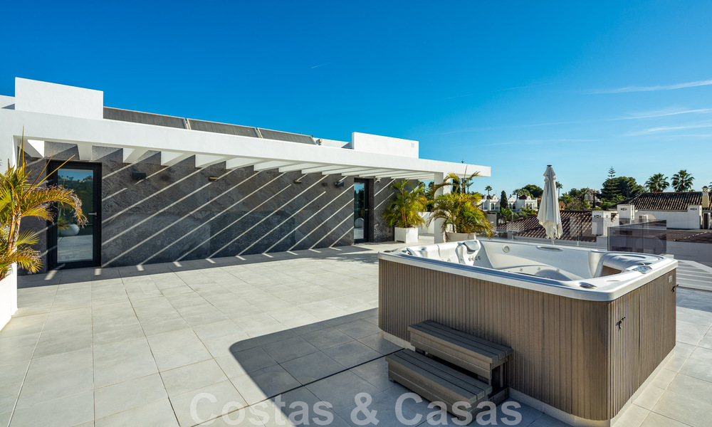 Highly refurbished modern-style villa for sale in the heart of the golf valley of Nueva Andalucia, Marbella 49082