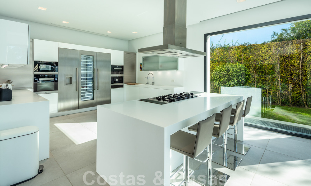 Highly refurbished modern-style villa for sale in the heart of the golf valley of Nueva Andalucia, Marbella 49090