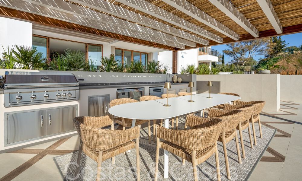 Spacious luxury villa for sale with stunning sea views in a prominent gated community in La Quinta in Benahavis - Marbella 63889