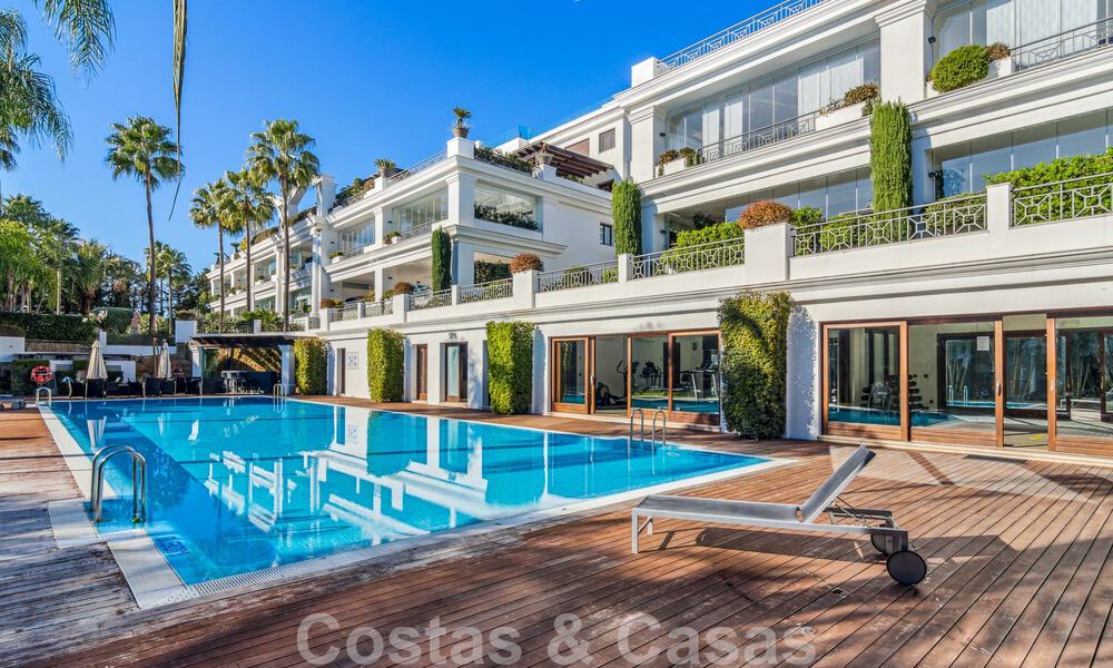 Move-in ready apartment for sale in exclusive beach complex with open sea views within walking distance of Estepona centre 49294