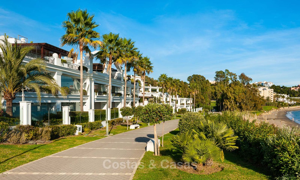 Move-in ready apartment for sale in exclusive beach complex with open sea views within walking distance of Estepona centre 49312