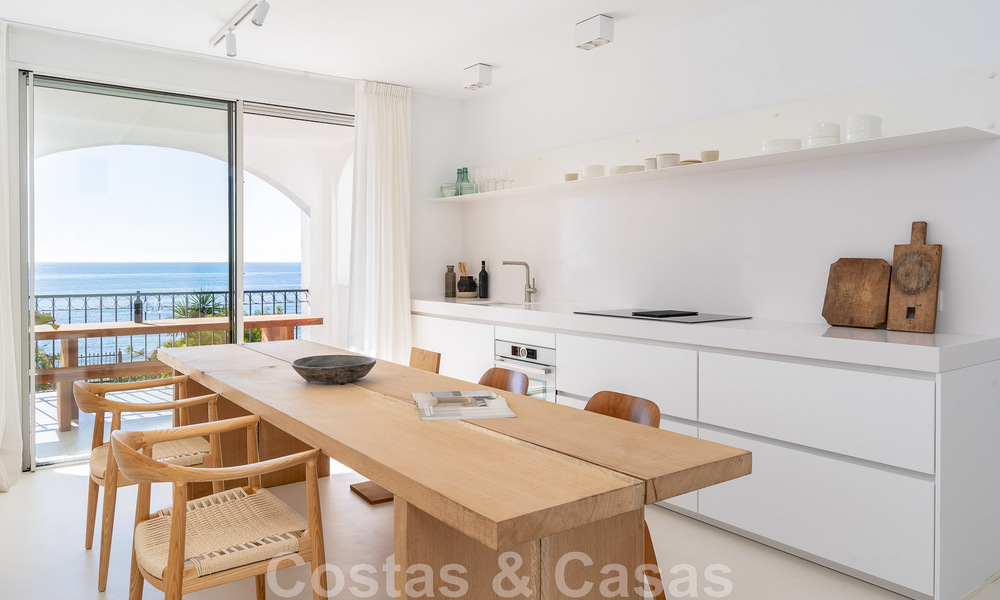 Renovated frontline beach apartment for sale in Mediterranean beach complex with panoramic sea views, on the New Golden Mile between Marbella and Estepona 49032