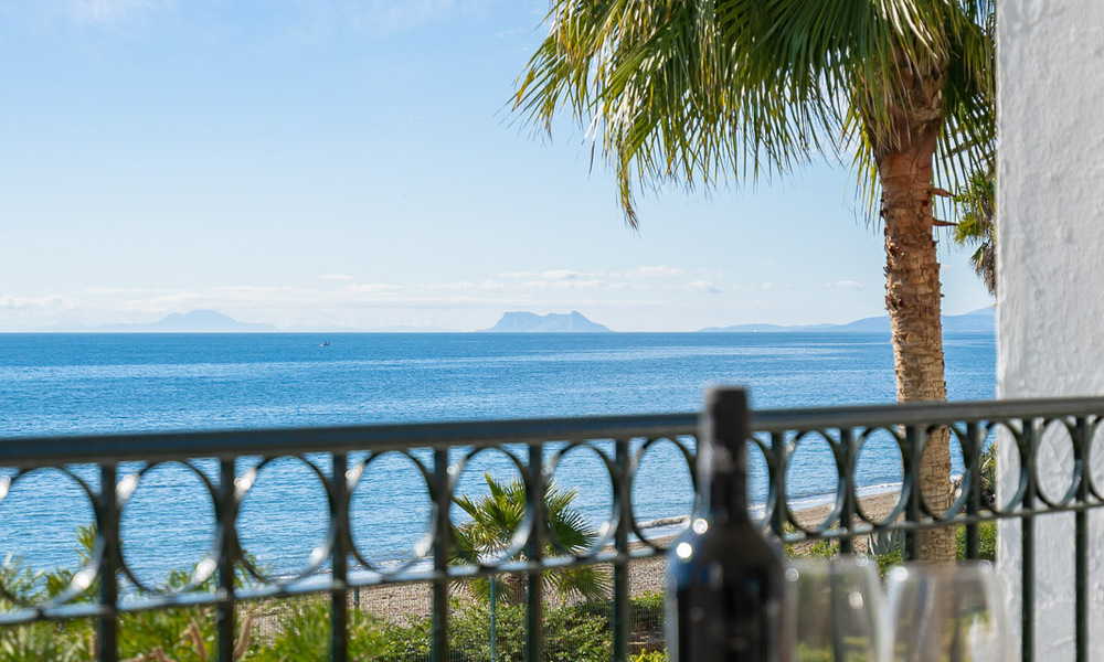 Renovated frontline beach apartment for sale in Mediterranean beach complex with panoramic sea views, on the New Golden Mile between Marbella and Estepona 49036