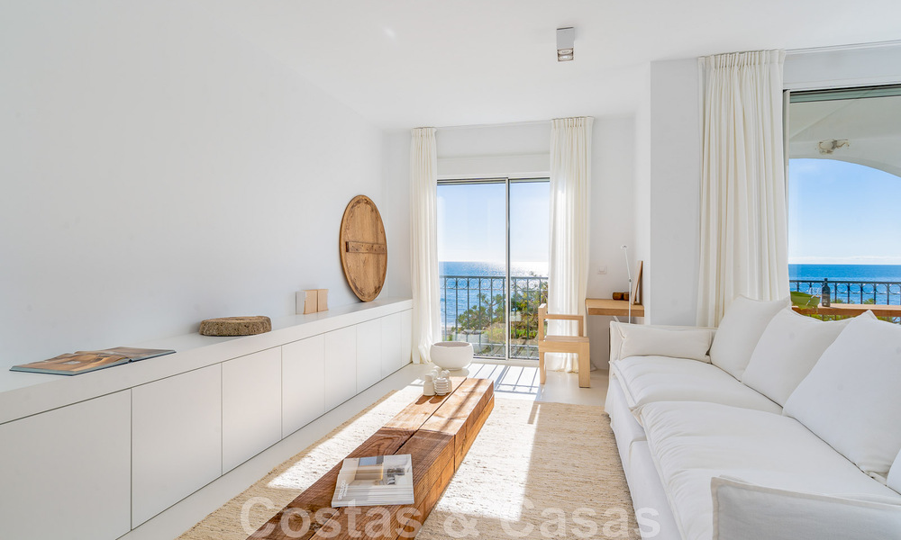 Renovated frontline beach apartment for sale in Mediterranean beach complex with panoramic sea views, on the New Golden Mile between Marbella and Estepona 49037