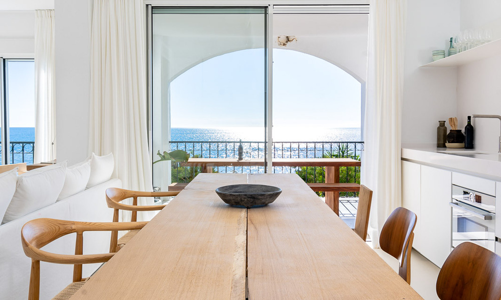 Renovated frontline beach apartment for sale in Mediterranean beach complex with panoramic sea views, on the New Golden Mile between Marbella and Estepona 49040