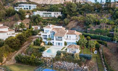 Elegant, Spanish luxury villa for sale with a private tennis court in a gated residential area in La Quinta, Benahavis - Marbella 50380