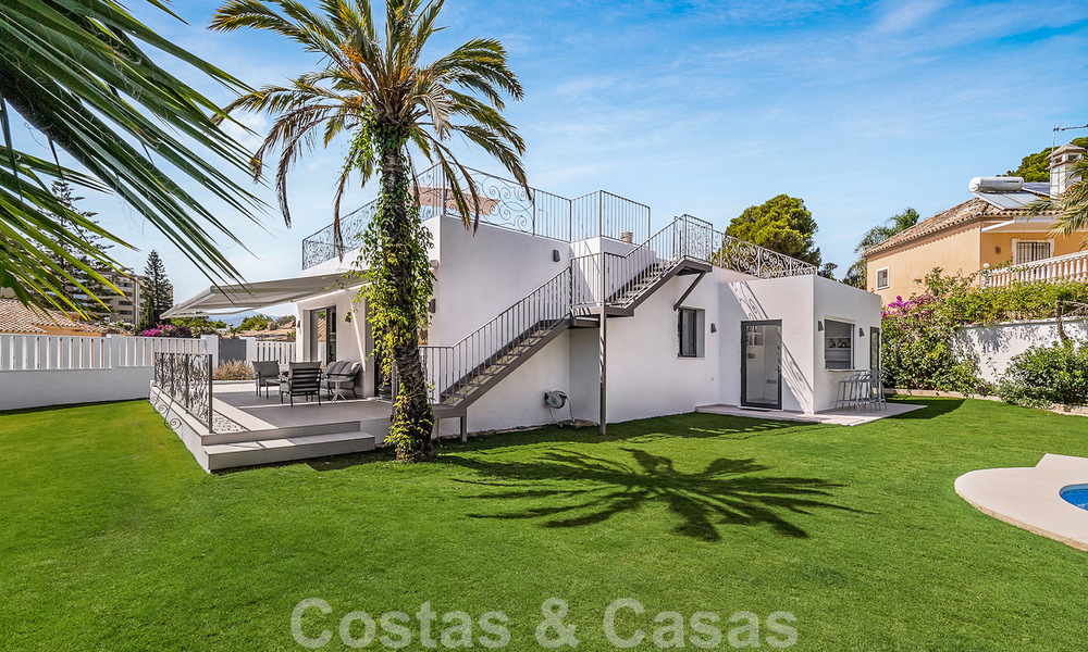 Move-in ready! One level villa for sale with 4 bedrooms, 400m from the beach, New Golden Mile, Marbella - Estepona 50014