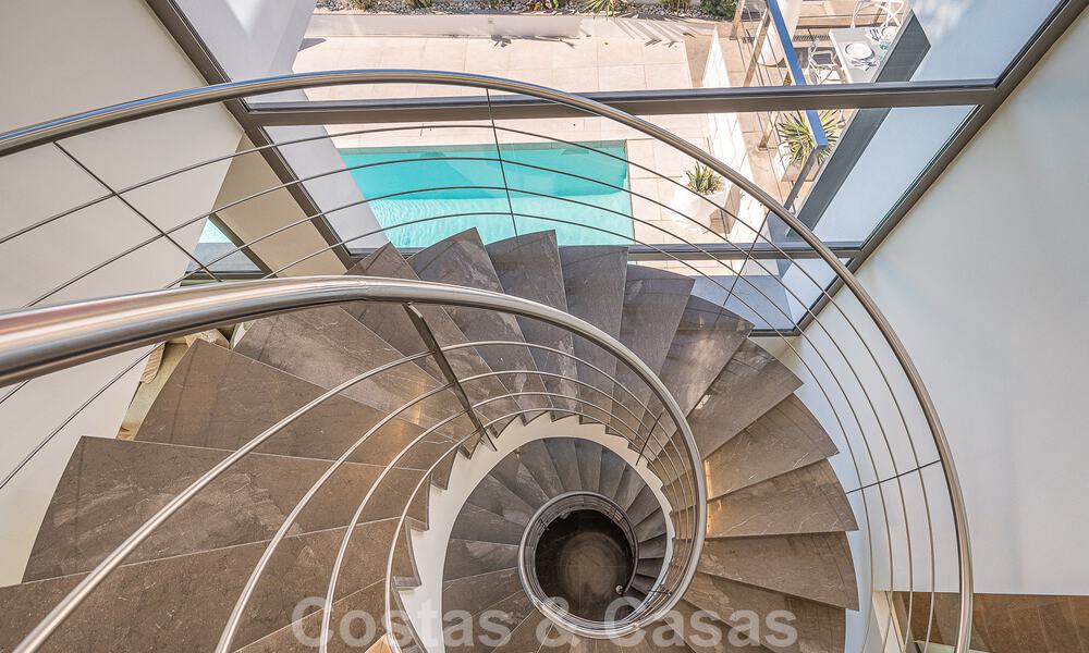 Luxury villa in contemporary architectural style for sale with sea views, located in a desirable residential area on Marbella's Golden Mile 50171