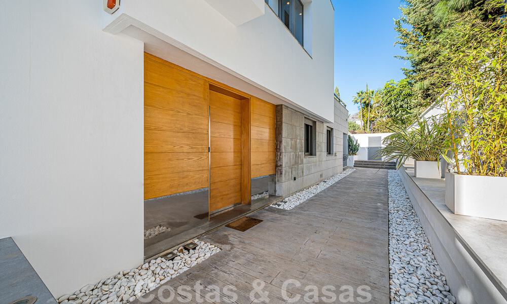 Luxury villa in contemporary architectural style for sale with sea views, located in a desirable residential area on Marbella's Golden Mile 50180