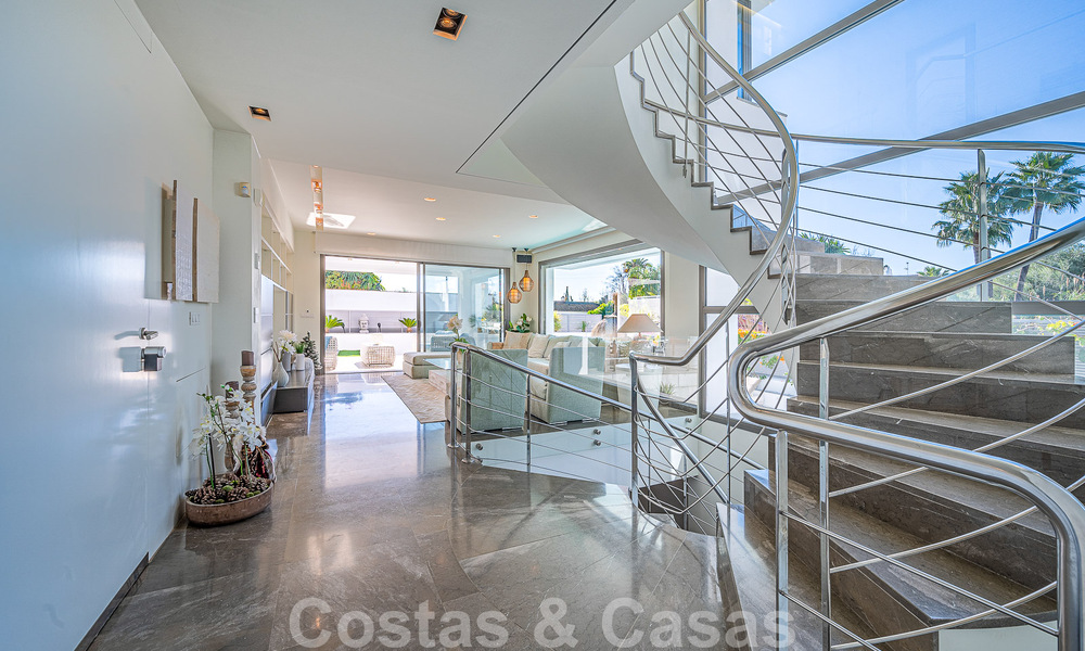 Luxury villa in contemporary architectural style for sale with sea views, located in a desirable residential area on Marbella's Golden Mile 50193