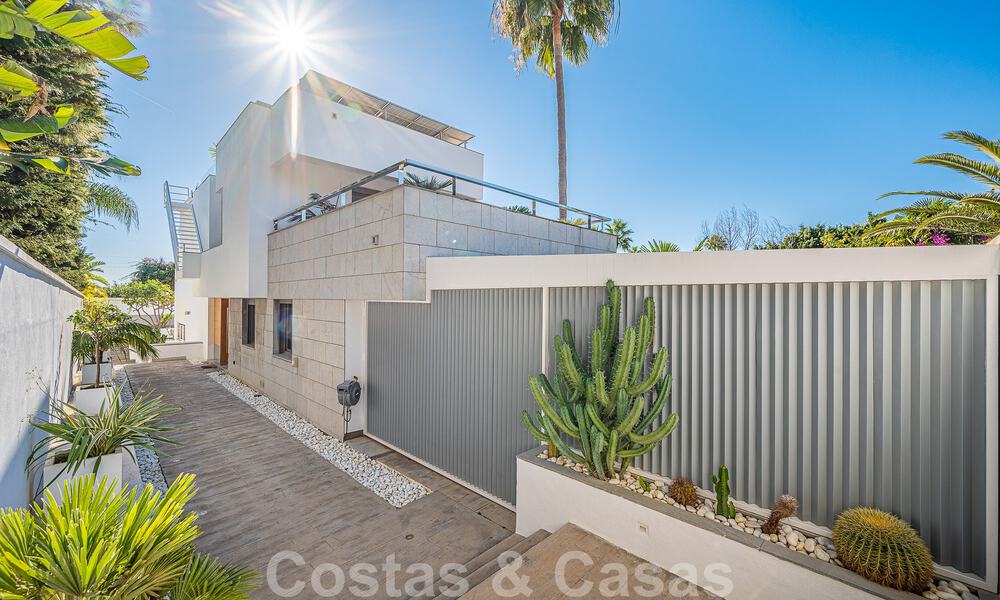 Luxury villa in contemporary architectural style for sale with sea views, located in a desirable residential area on Marbella's Golden Mile 50194
