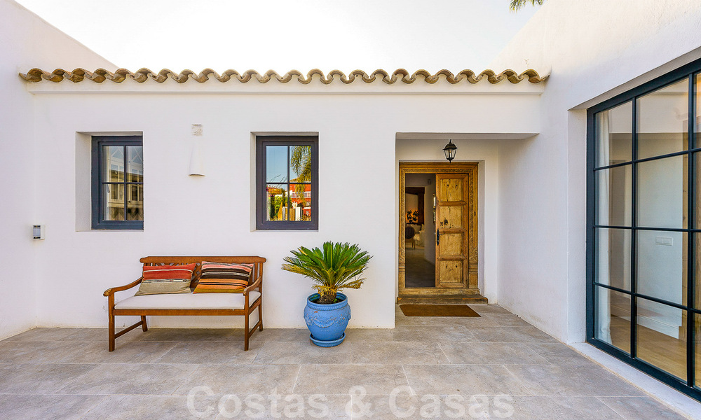 Attractive, distinctive Ibiza-style villa for sale with large separate guest house located in West Marbella 49917