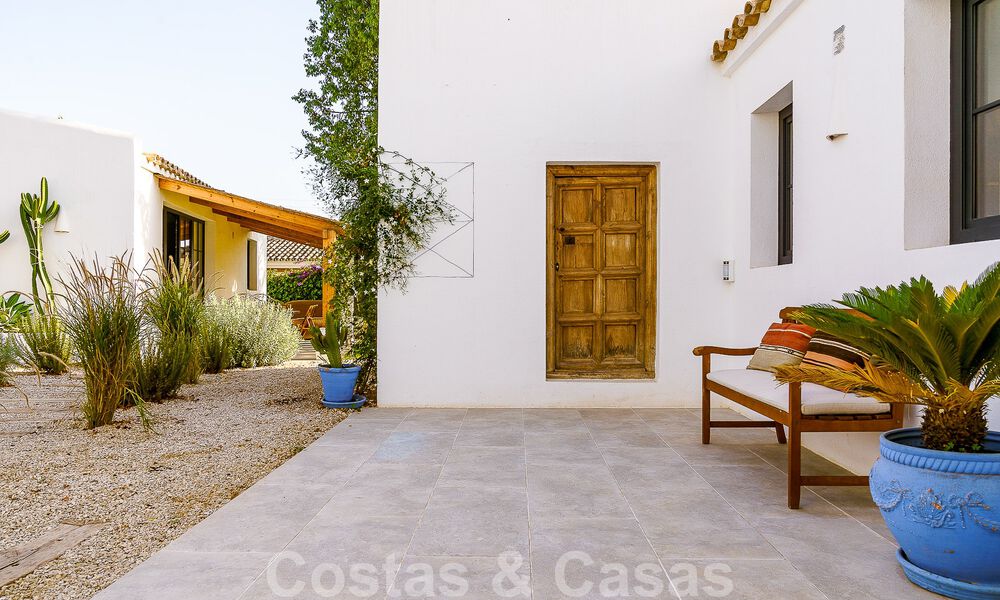 Attractive, distinctive Ibiza-style villa for sale with large separate guest house located in West Marbella 49922