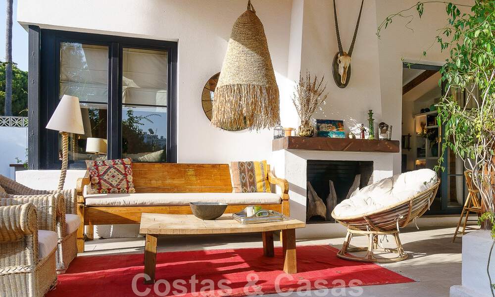 Attractive, distinctive Ibiza-style villa for sale with large separate guest house located in West Marbella 49964