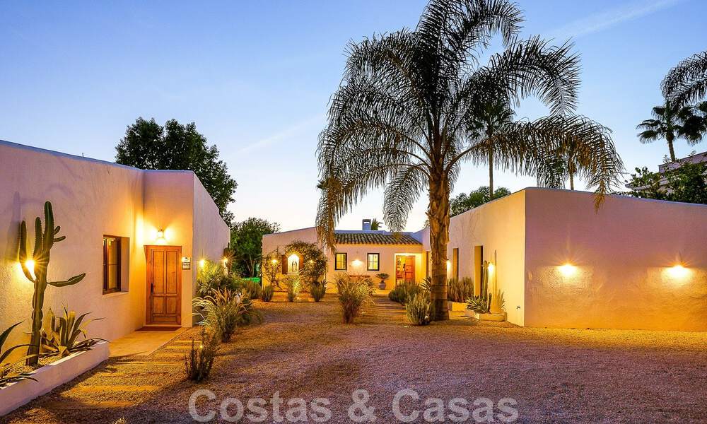 Attractive, distinctive Ibiza-style villa for sale with large separate guest house located in West Marbella 49966