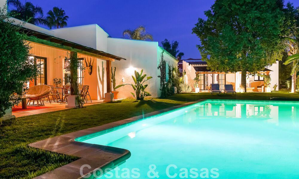 Attractive, distinctive Ibiza-style villa for sale with large separate guest house located in West Marbella 49968