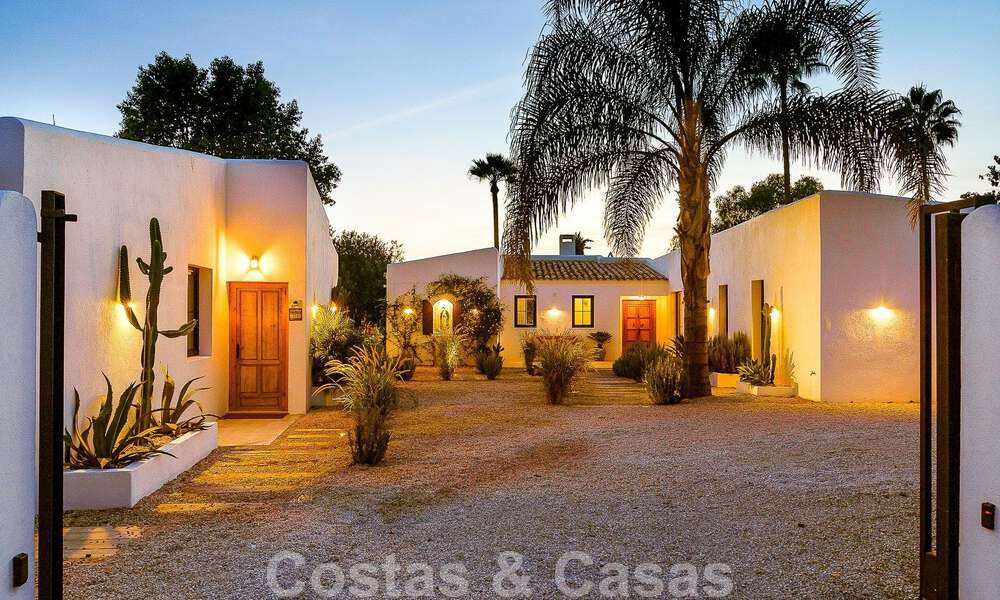 Attractive, distinctive Ibiza-style villa for sale with large separate guest house located in West Marbella 49971
