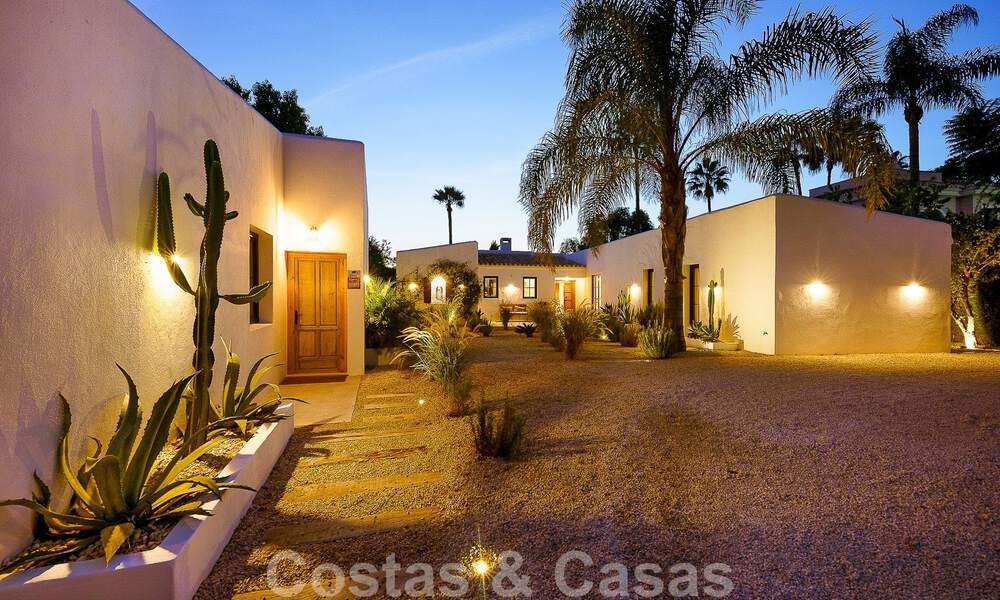 Attractive, distinctive Ibiza-style villa for sale with large separate guest house located in West Marbella 49972