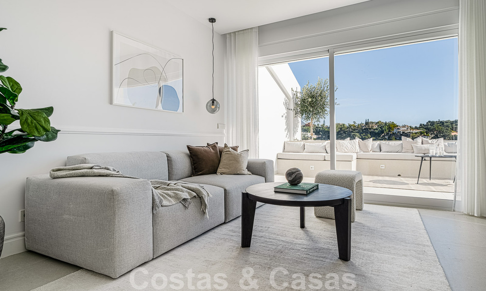 Very charming and spacious luxury penthouse for sale with open sea views from the solarium in La Quinta, Benahavis - Marbella 49988