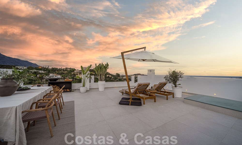 Very charming and spacious luxury penthouse for sale with open sea views from the solarium in La Quinta, Benahavis - Marbella 49995