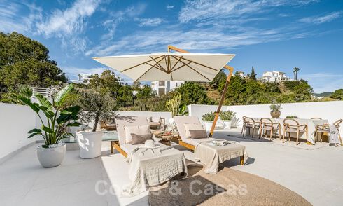Very charming and spacious luxury penthouse for sale with open sea views from the solarium in La Quinta, Benahavis - Marbella 49998