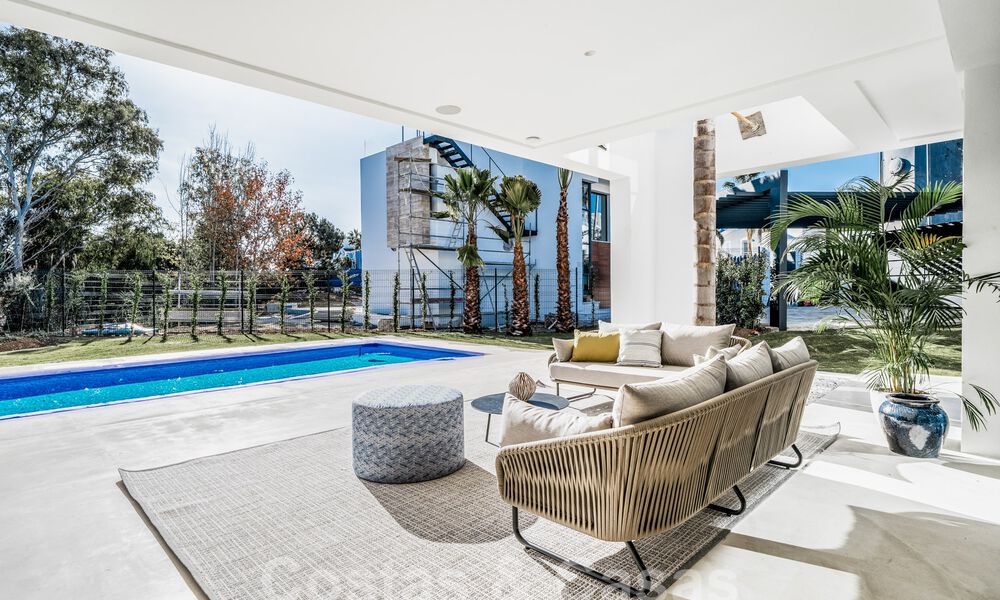 2 prestigious new build villas for sale within walking distance of a stunning golf clubhouse on the New Golden Mile, between Marbella and Estepona 64357