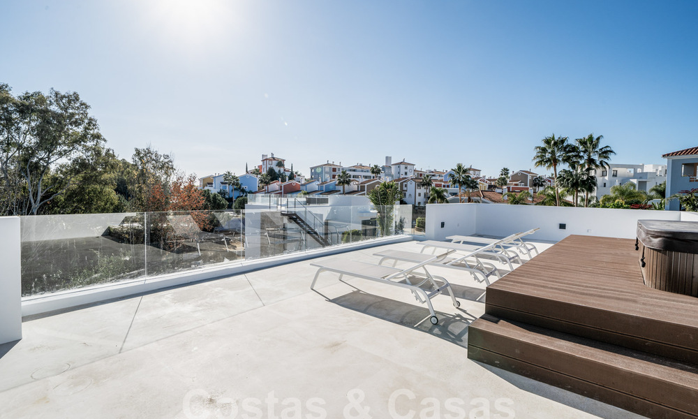 2 prestigious new build villas for sale within walking distance of a stunning golf clubhouse on the New Golden Mile, between Marbella and Estepona 64361