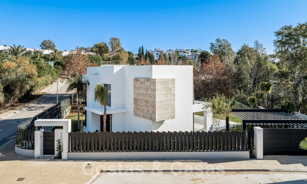 2 prestigious new build villas for sale within walking distance of a stunning golf clubhouse on the New Golden Mile, between Marbella and Estepona 64364