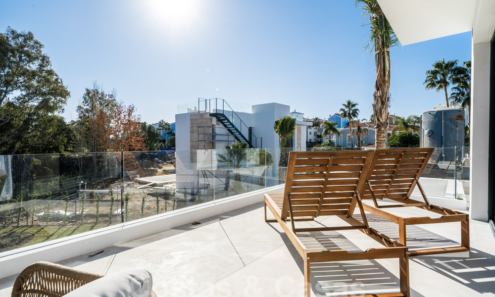 2 prestigious new build villas for sale within walking distance of a stunning golf clubhouse on the New Golden Mile, between Marbella and Estepona 64369