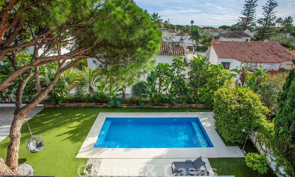 Modern and luxurious villa for sale, centrally located within walking distance to the beach on Marbella's Golden Mile 60473