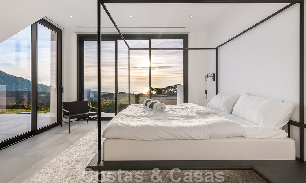 Mediterranean luxury villa for sale with a contemporary feel and stunning sea views in the exclusive La Zagaleta Golf resort, Benahavis - Marbella 49351