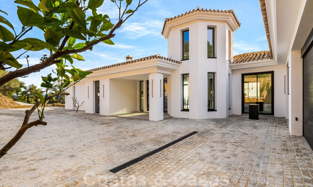 Mediterranean luxury villa for sale with a contemporary feel and stunning sea views in the exclusive La Zagaleta Golf resort, Benahavis - Marbella 49354