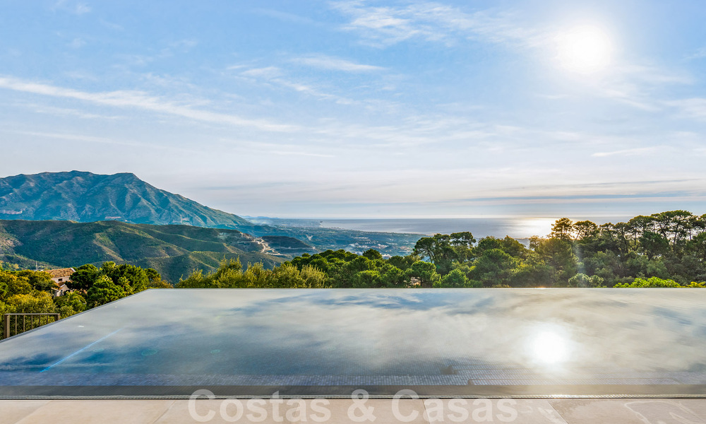 Mediterranean luxury villa for sale with a contemporary feel and stunning sea views in the exclusive La Zagaleta Golf resort, Benahavis - Marbella 49356