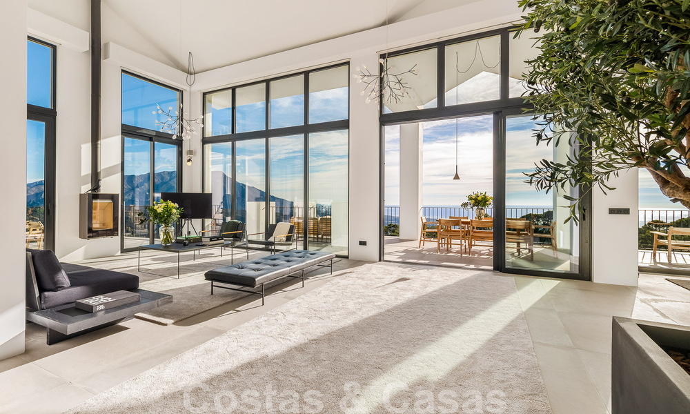 Mediterranean luxury villa for sale with a contemporary feel and stunning sea views in the exclusive La Zagaleta Golf resort, Benahavis - Marbella 49358