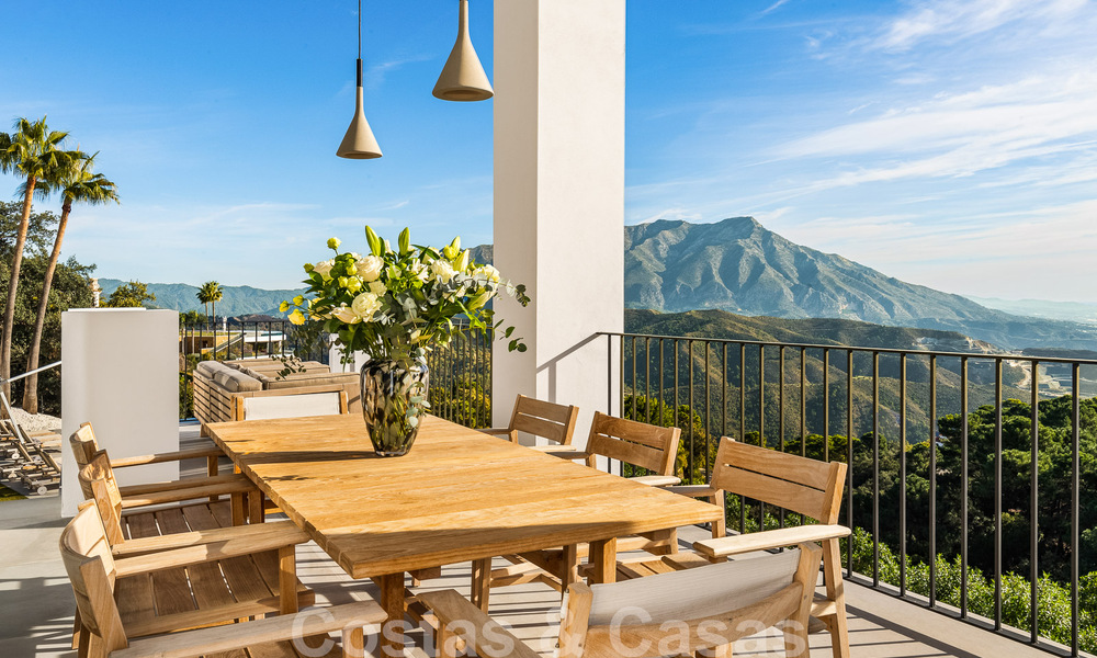Mediterranean luxury villa for sale with a contemporary feel and stunning sea views in the exclusive La Zagaleta Golf resort, Benahavis - Marbella 49359