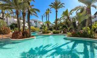 Sophisticated apartment for sale a few steps from the beach, located in Puente Romano on the Golden Mile in Marbella 49760 