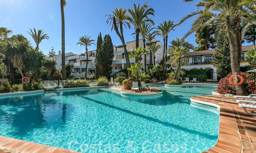 Sophisticated apartment for sale a few steps from the beach, located in Puente Romano on the Golden Mile in Marbella 49793