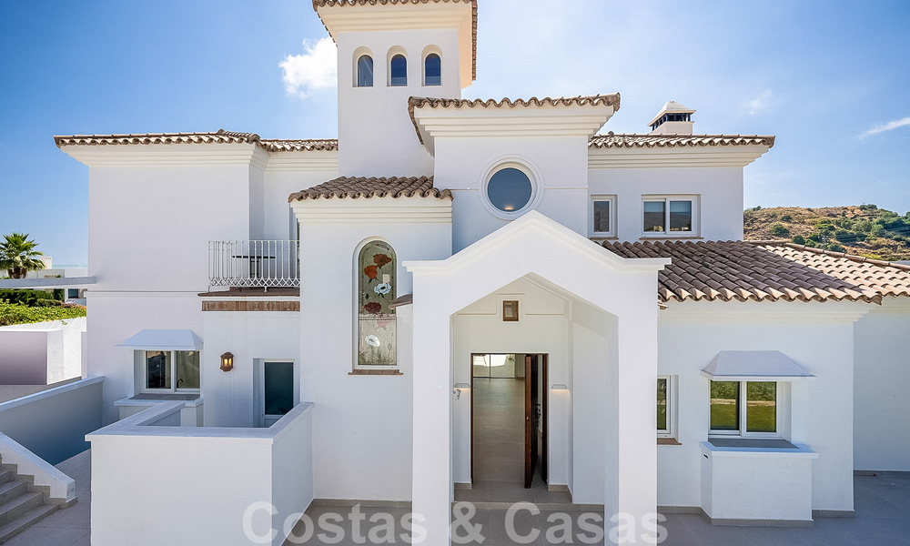 Spacious Mediterranean villa for sale located in a privileged urbanisation of Nueva Andalucia, Marbella 50555