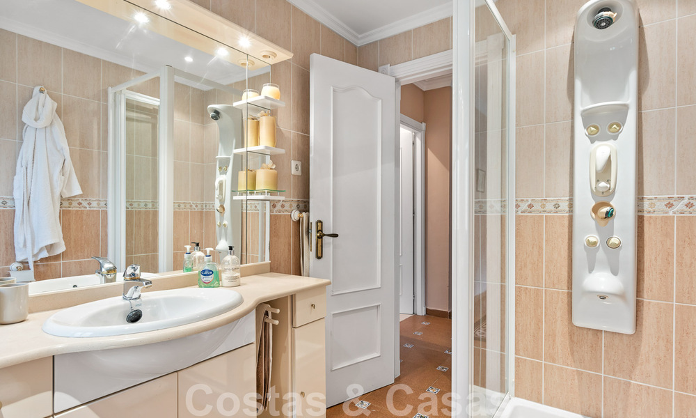 Spanish country villa for sale on extensive plot located in quiet area a short distance from Estepona centre 50898