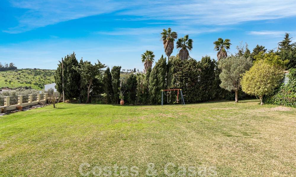 Spanish country villa for sale on extensive plot located in quiet area a short distance from Estepona centre 50933
