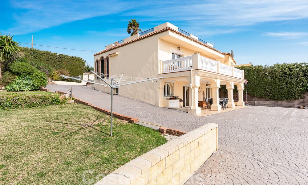 Spanish country villa for sale on extensive plot located in quiet area a short distance from Estepona centre 50934