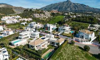 Detached, Mediterranean luxury villa for sale with heated pool and sea views surrounded by golf courses in Nueva Andalucia, Marbella 50713 