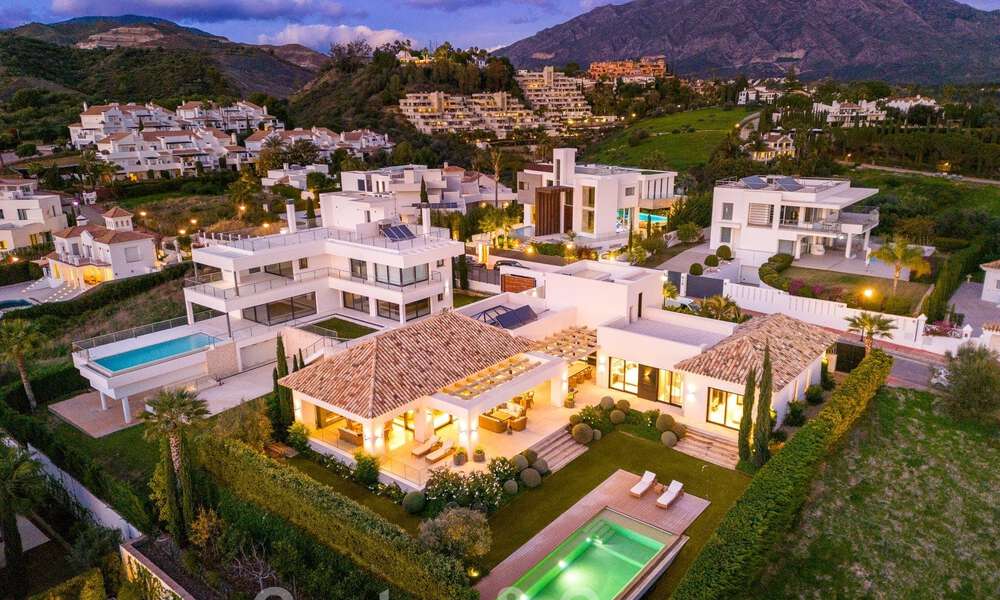 Detached, Mediterranean luxury villa for sale with heated pool and sea views surrounded by golf courses in Nueva Andalucia, Marbella 50734