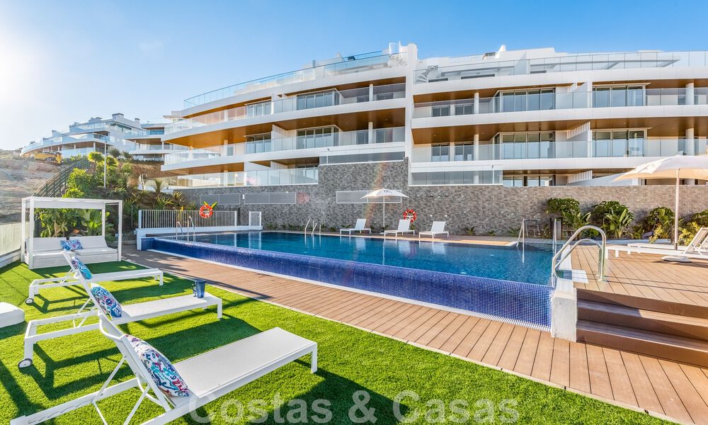 Move-in ready, spacious penthouse for sale with private pool and panoramic golf and sea views, adjacent to a golf club in Mijas, Costa del Sol 50477